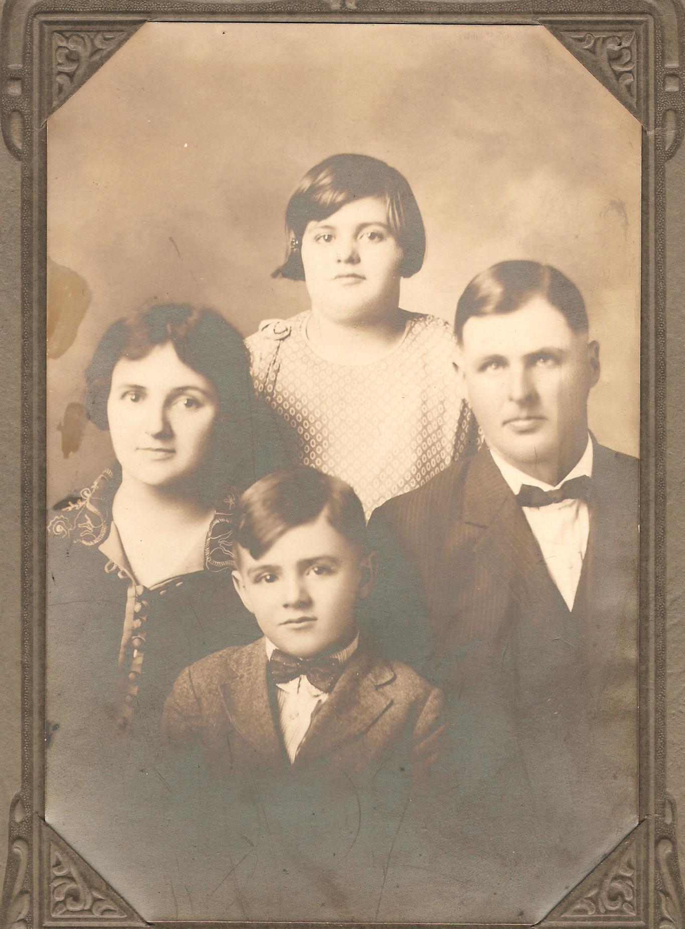 Elmer & Edna with their children Alice and John Nathaniel